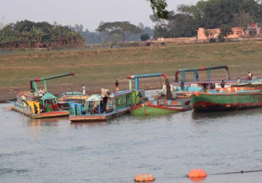 রাবার ড্যাম কমিটির সম্পাদকেরই নেতৃত্বে অবৈধ বালু উত্তোলন? প্রশাসনের নীরবতার রহস্য কী?