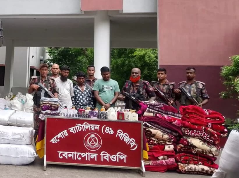 বেনাপোলে বিজিবির অভিযান ৩ কোটি টাকার মালামাল ও ট্রাক সহ আটক-৩