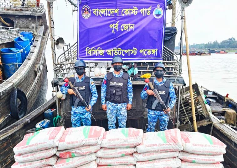 চোরাচালান রোধে কোস্ট গার্ডের অভিযান; মায়ানমারে পাচারকালে বিপুল পরিমাণ সিমেন্ট জব্দ