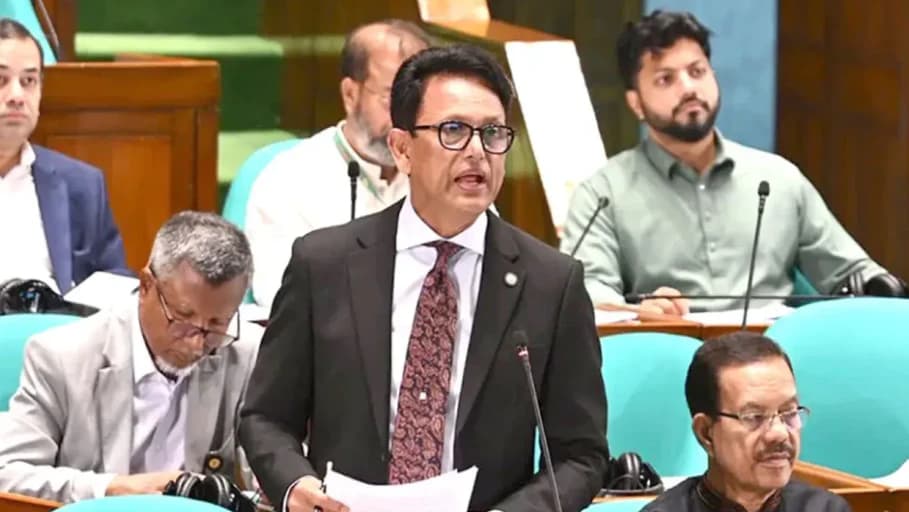 শিক্ষকদের বেতন দিতে নৌকা চালানো প্রধান শিক্ষকের সংগ্রাম, এবার জাতীয় হবে সেই স্কুল