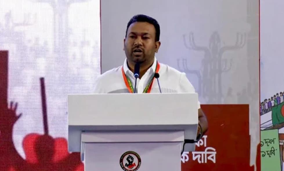 ‘এখনো রাতে ঘুমাতে পারি না’, শরীরের ক্ষত আর বাবার মৃত্যু বয়ে বেড়াচ্ছেন জুলাই যোদ্ধা