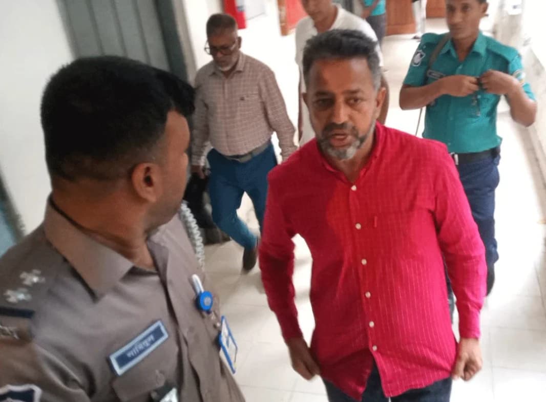 ভাইরাল ভিডিওর পর পুলিশের অ্যাকশন, বরিশালে চেয়ারম্যানকে নির্যাতনের ঘটনায় ২ অভিযুক্ত গ্রেফতার