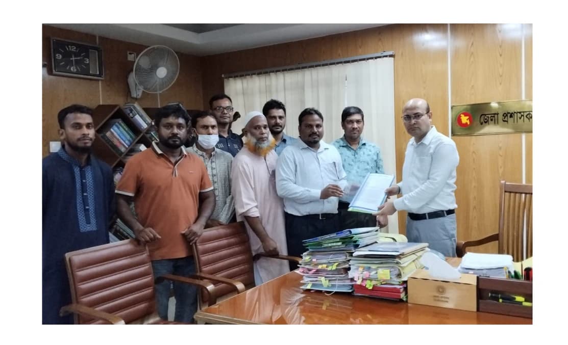 বিএমডিসি নিবন্ধনের দাবিতে চাঁপাইনবাবগঞ্জে ডেন্টাল ডিপ্লোমাধারীদের স্মারকলিপি, ২০ হাজার গ্র্যাজুয়েটের কর্মসংস্থান সংকটের আশঙ্কা