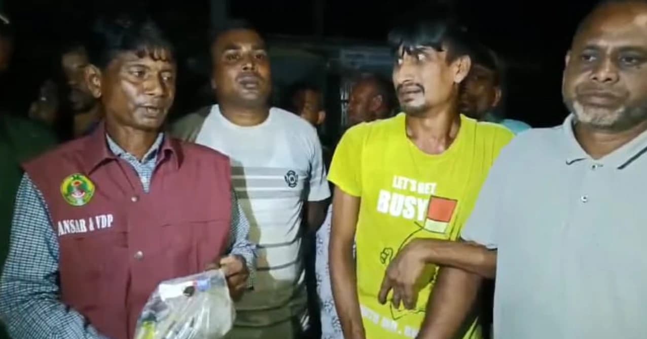 আনসার-ভিডিপি সদস্যদের তৎপরতায় পাঁচবিবি উপজেলা কড়িয়া টাপেন্টা ডল সেবন করার সময় আটক; পুলিশের নিকট সোপর্দ