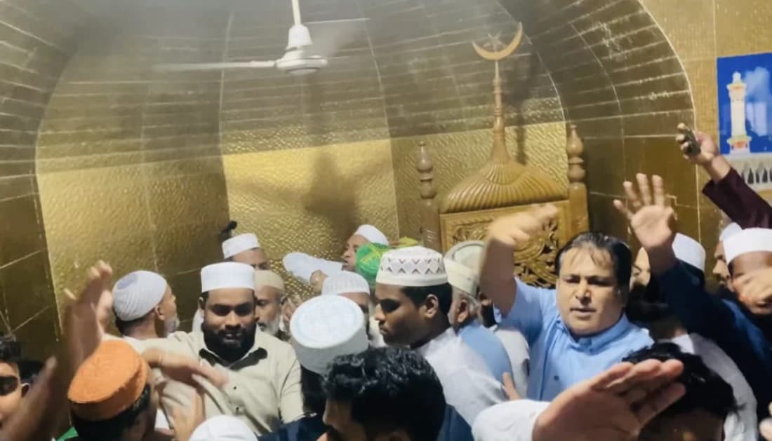 গাছায় নূর আকসা মসজিদে জোরপূর্বক কমিটি ঘোষণা ঘিরে চরম উত্তেজনা: নেপথ্যে ছাত্রদল নেতা মোমিনের বিশৃঙ্খলা