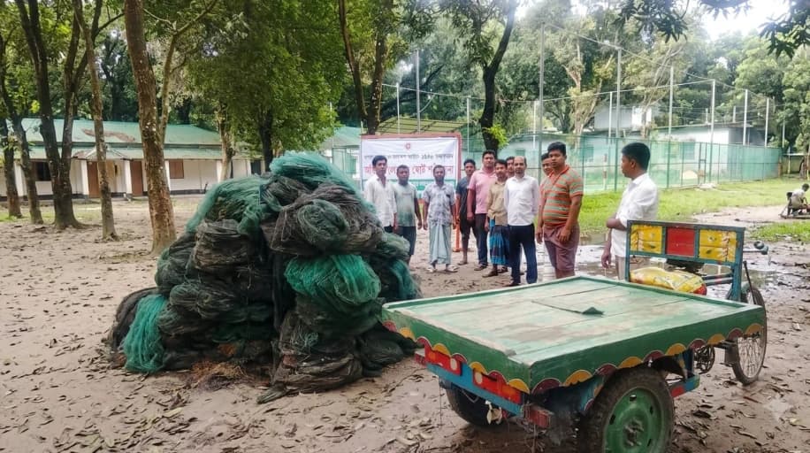 পীরগঞ্জে অবৈধ মাছ ধরার সরঞ্জামের বিরুদ্ধে অভিযান, ১৮৬টি জাল ধ্বংস