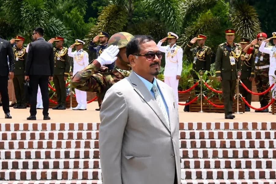 জাতীয় স্মৃতিসৌধে শ্রদ্ধা জানালেন ভারপ্রাপ্ত রাষ্ট্রপতি হাফিজ উদ্দিন আহমদ, এরপর যাচ্ছেন জিয়া-খালেদার সমাধিতে