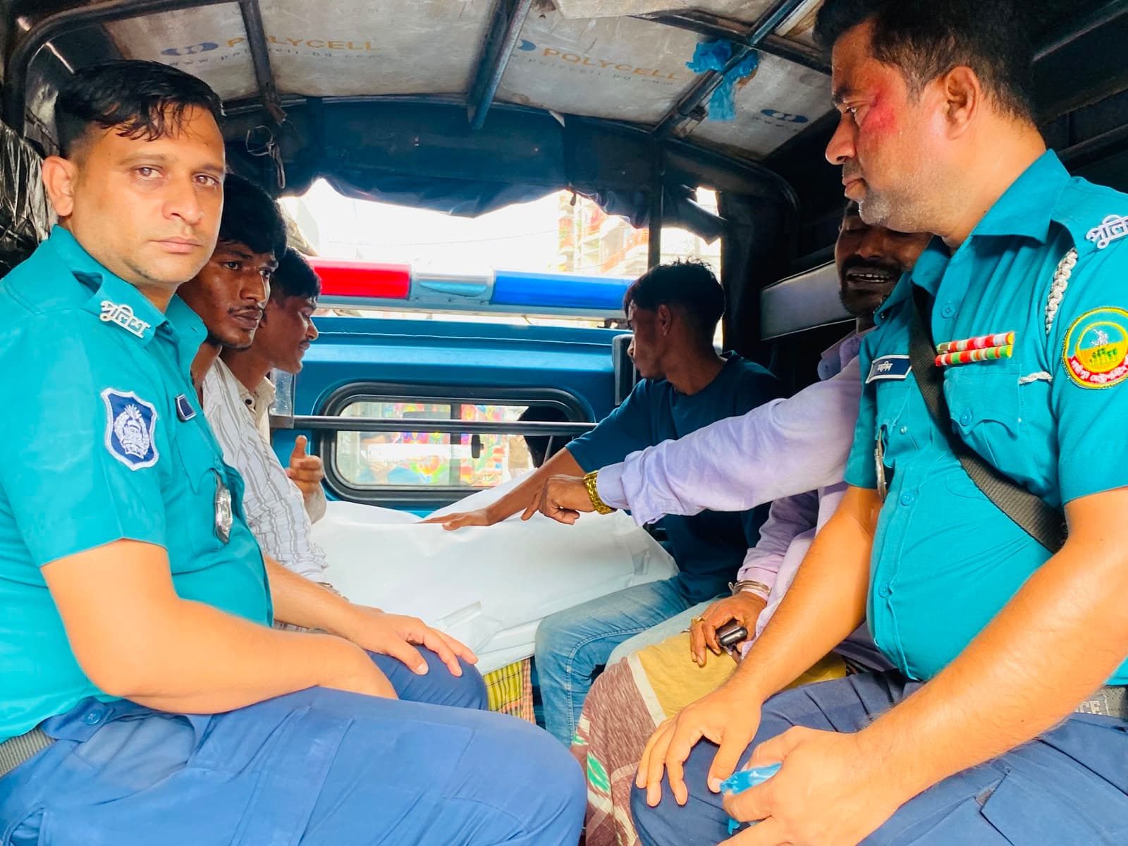 মোবাইলের লাইভ লোকেশন ট্র্যাক করে টঙ্গীতে ছিনতাইকারী চক্রের ৪ সদস্য আটক