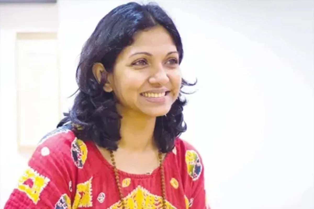সুরের জাদুকরী কণ্ঠ এখন নীরবতার গভীরে, শ্রবণশক্তি হারিয়ে লড়াই করছেন আনুশেহ আনাদিল