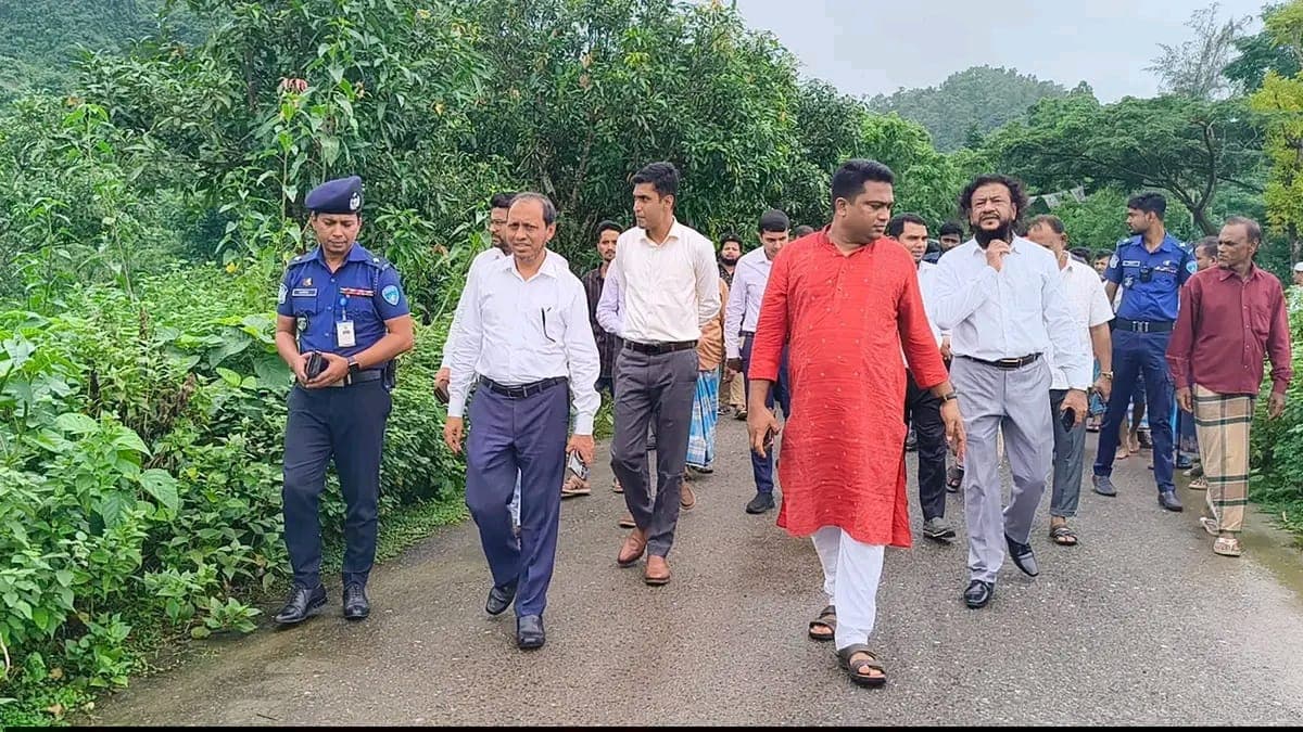 টেকনাফে বাহারছড়ায় নতুন পুলিশ ফাঁড়ির সম্ভাব্য স্থান পরিদর্শন করলেন জেলা প্রশাসক