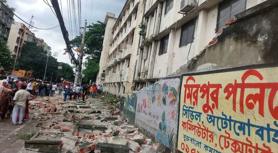 মিরপুর কলেজে সীমানা প্রাচীর ধসে নিহত ২, আহত অন্তত ৭ জন