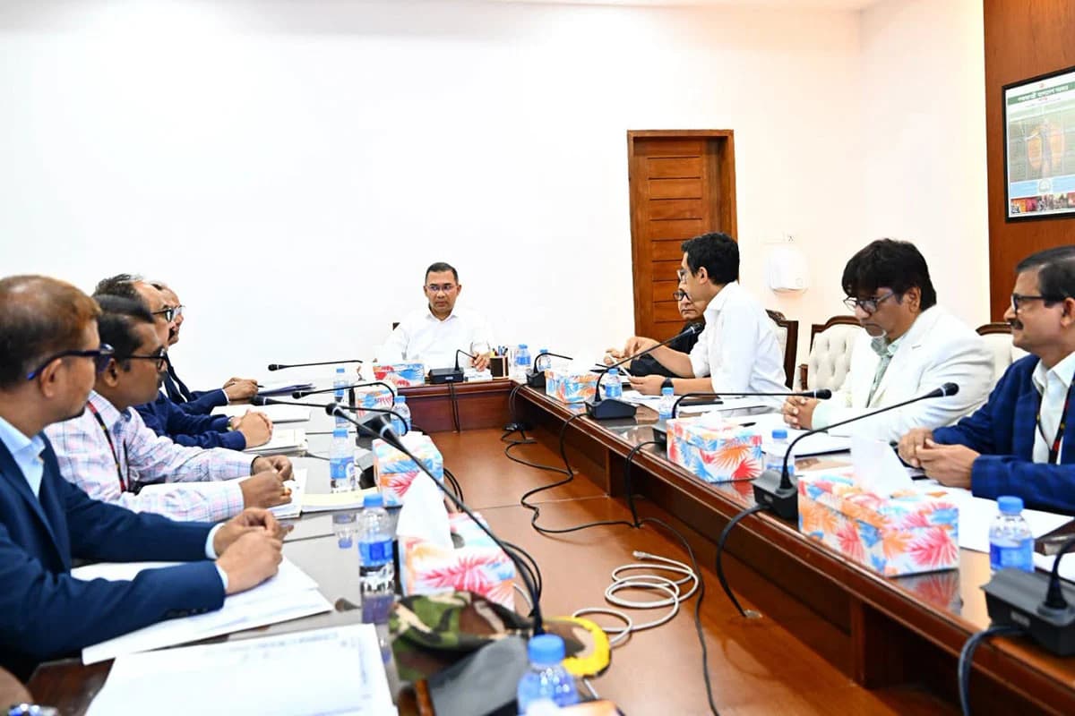 বন্ধ সরকারি কারখানা চালু ও বিনিয়োগ আকর্ষণে আমলাতান্ত্রিক জটিলতা দূর করার কড়া নির্দেশ প্রধানমন্ত্রীর