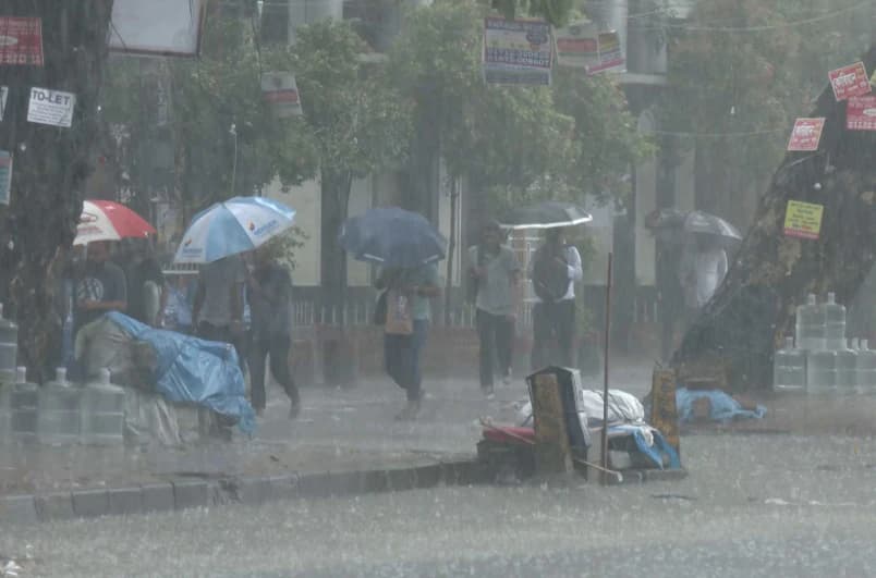 আগস্টে বৃষ্টির তাণ্ডব: বন্যা ও পাহাড়ধসের ঝুঁকিতে দেশ, সতর্ক থাকুন এখনই