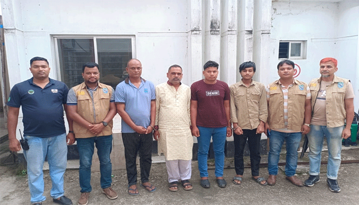 ১৭ লাখ টাকায় পুলিশের চাকরি পাওয়ার স্বপ্ন, শেষমেশ জালিয়াতির জালে ধরা পড়ল দালালচক্র