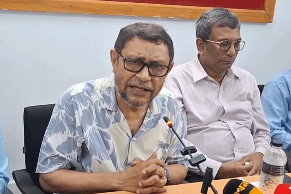 স্বাস্থ্যসেবায় চরম অবহেলায় ক্ষুব্ধ স্বাস্থ্যমন্ত্রী: হাইমচর পরিদর্শনে সিভিল সার্জনকে তাৎক্ষণিক বদলি