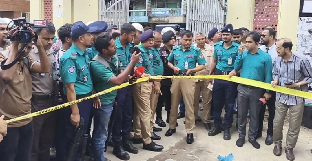বরিশাল আদালত চত্বরে বিস্ফোরণ, তদন্তে সিআইডি; পুলিশ বলছে এটি পটকা