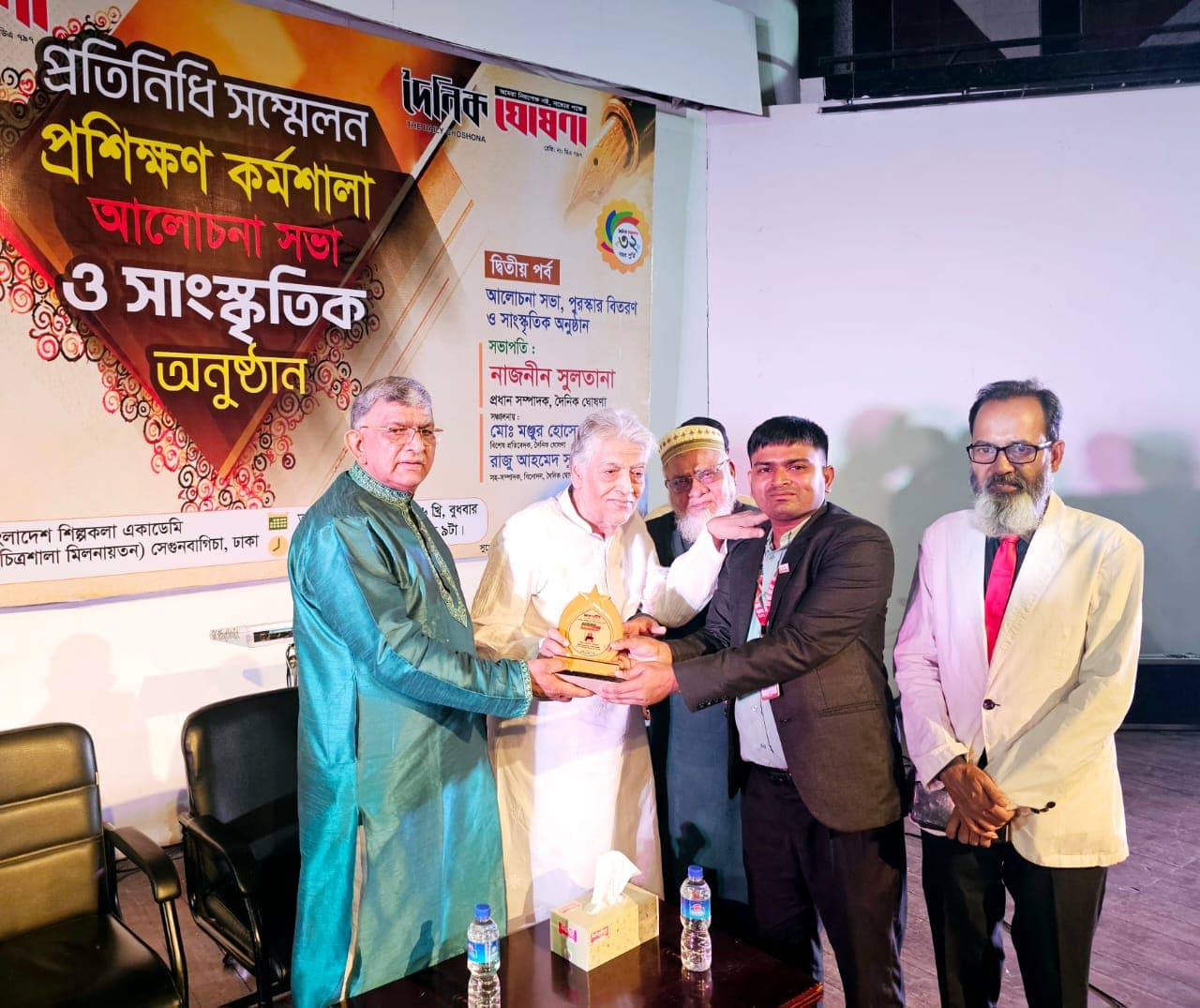 দৈনিক ঘোষণার ২০২৬ বর্ষের শ্রেষ্ঠ সংগঠক ও শ্রেষ্ঠ প্রতিবেদক আশরাফুল আহমদ।