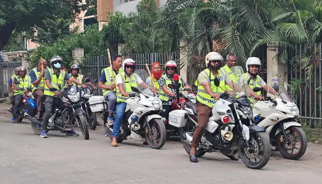 যানজট রুখতে মোটরসাইকেল টিমের অ্যাকশন, ৭ মাসে রাজস্ব আদায় ১ কোটি ৮০ লাখ টাকা