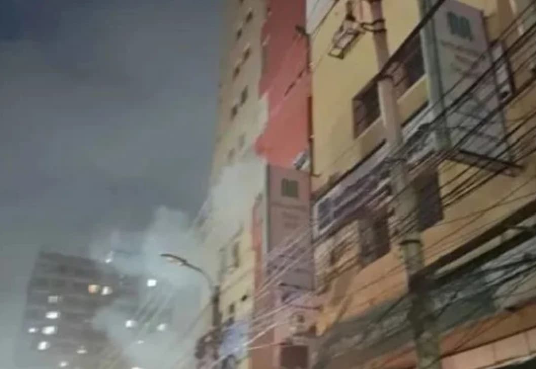 মগবাজারে ভবনে আগুন, এক ঘণ্টার লড়াইয়ে নিয়ন্ত্রণে আনল ফায়ার সার্ভিস