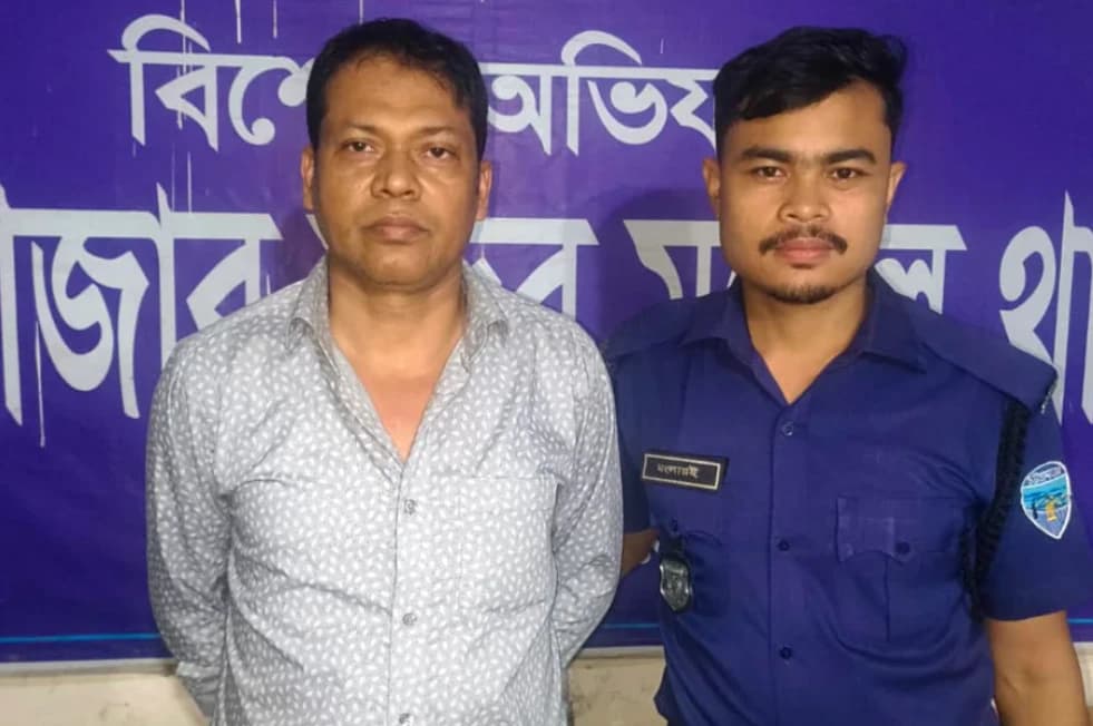 প্রধানমন্ত্রী ও স্বরাষ্ট্রমন্ত্রীর নাম ভাঙিয়ে পর্যটককে হুমকি, গ্রেপ্তার কক্সবাজারের সী-গাল হোটেলের ম্যানেজার