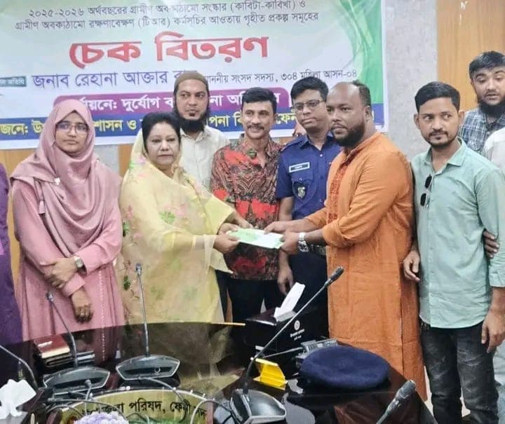 খেলাধুলার স্বপ্নে রঙিন হবে ফেনীর ৩৮টি প্রতিষ্ঠান, উপকরণ দিলেন এমপি রেহানা আক্তার