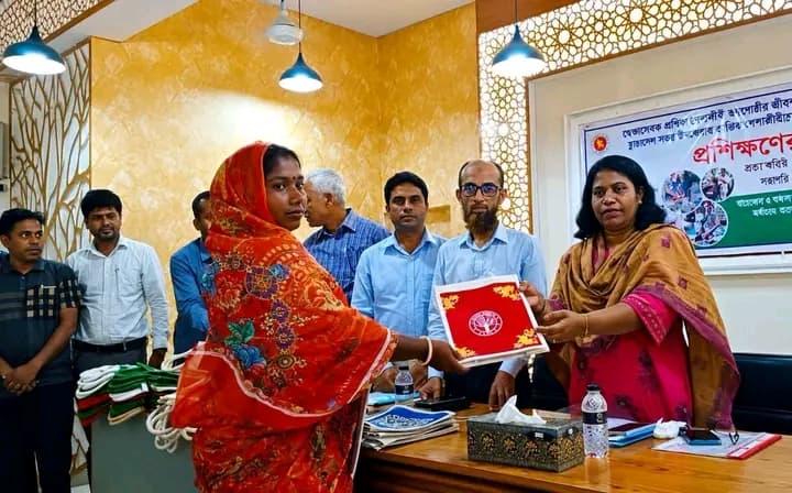 চুয়াডাঙ্গায় প্রান্তিক পেশাজীবীদের জীবনমান উন্নয়নে ১০ দিনব্যাপী ‘সফট স্কিলস’ প্রশিক্ষণ শুরু