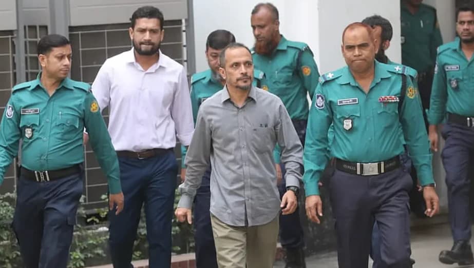 ‘সংসার চালাবো নাকি আইনজীবীর ফি দেবো?’ কাঠগড়ায় কান্নায় ভেঙে পড়লেন লেফটেন্যান্ট কর্নেল রেদোয়ান