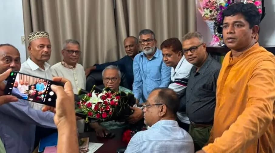 ভারপ্রাপ্ত মহাসচিব রিজভীকে ফুলেল শুভেচ্ছা ও অভিনন্দন জানাল জাতীয়তাবাদী মৎস্যজীবী দল