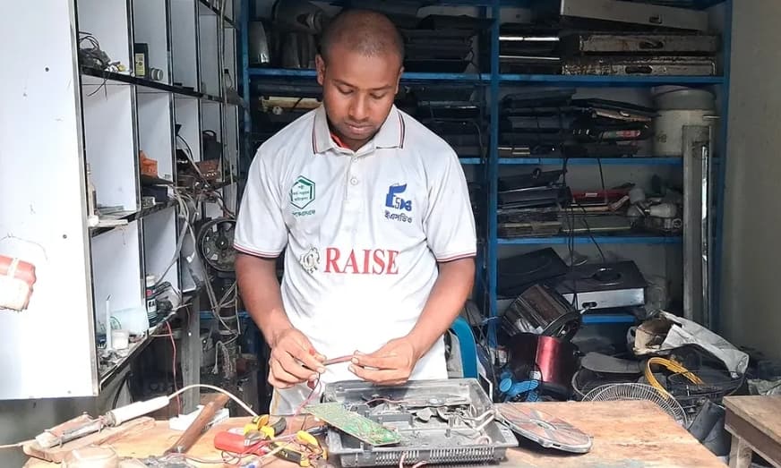 ঠাকুরগাঁওয়ের জয়ন্ত সেন অভাবের ঘরে স্বপ্নের আলো জ্বাললেন 