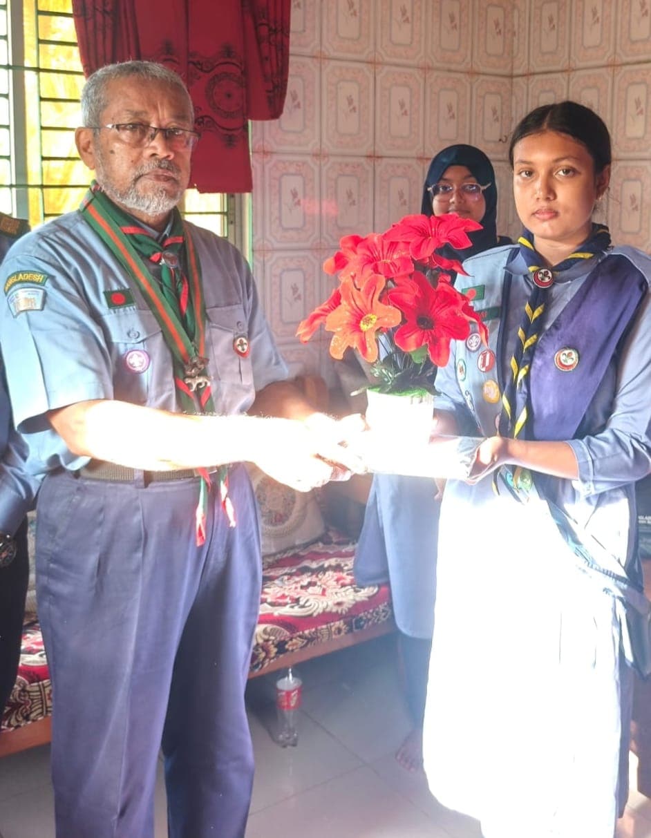 স্কাউটস গ্রুপের পক্ষ থেকে সাংবাদিক কন্যা ঐন্দ্রিলাকে সম্বর্ধনা