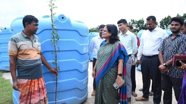 কয়রায় ৫০ উপকারভোগীর মাঝে বৃষ্টির পানি সংরক্ষণের ৫০টি ট্যাংক বিতরণ