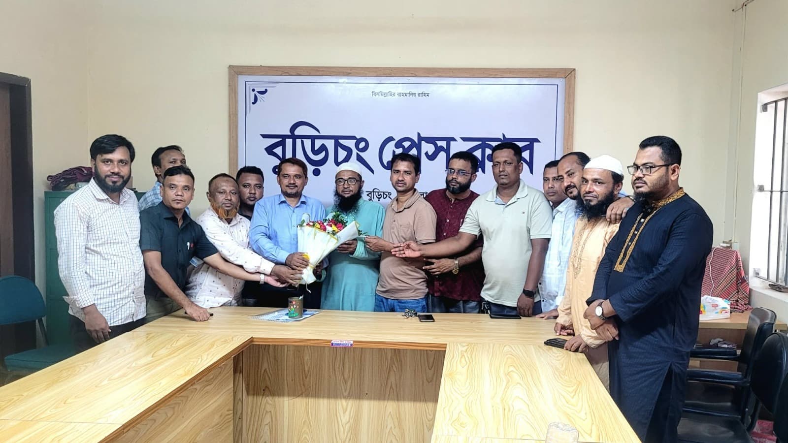বুড়িচং প্রেসক্লাবের নবগঠিত কমিটিকে উষ্ণ অভ্যর্থনা জানালেন সরকারি প্রাথমিক বিদ্যালয়ের শিক্ষকরা
