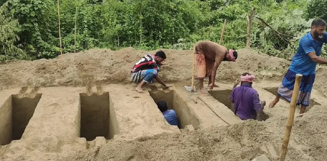 একসাথে ডুবে মৃত্যু, পাশাপাশি কবরে শায়িত হলো আত্মীয় পাঁচ শিশুর নিথর দেহ