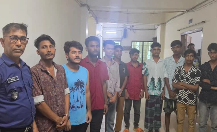সরকারবিরোধী মিছিলের প্রস্তুতি ব্যর্থ: ফতুল্লায় নিষিদ্ধ ছাত্রলীগ ও যুবলীগের ১০ নেতাকর্মী গ্রেপ্তার