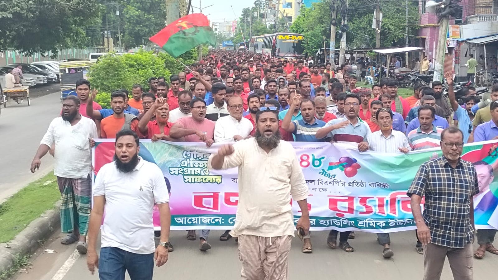 বিএনপির ৪৮তম প্রতিষ্ঠাবার্ষিকীতে বেনাপোলে হ্যান্ডেলিং শ্রমিক ইউনিয়ন ৯২৫-এর বিশাল বর্ণাঢ্য র‌্যালি