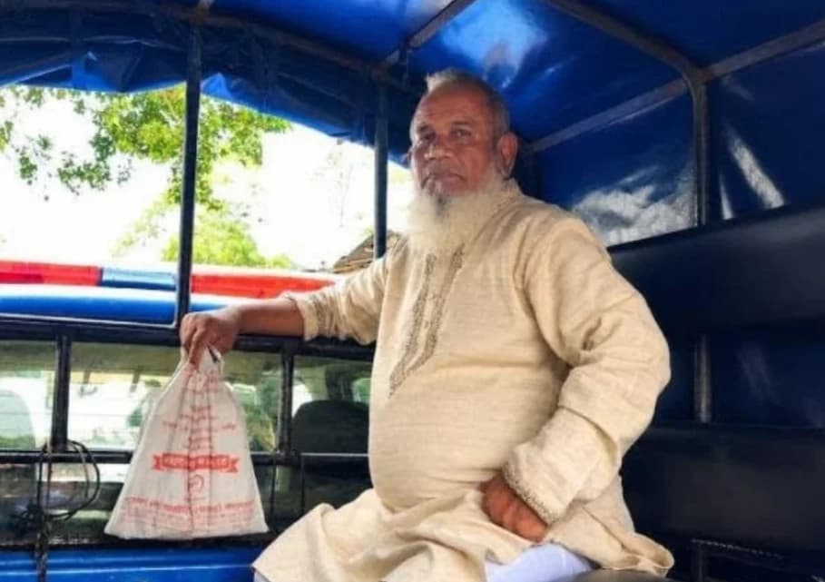 সরকারি সম্পদ চুরির সময় হাতেনাতে ধরা পড়লেন ইউপি চেয়ারম্যান, অপরাধ স্বীকার