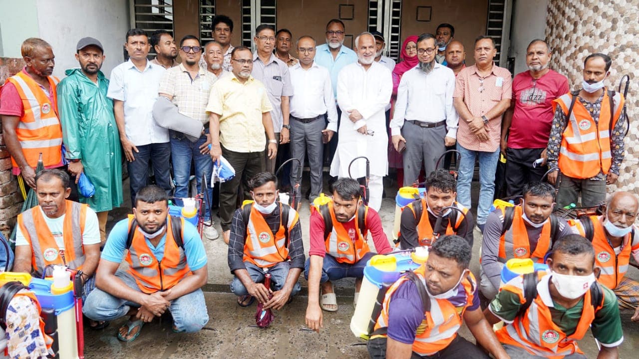 মরণব্যাধি ডেঙ্গুর বিরুদ্ধে যুদ্ধ: খুলনার ৩১ ওয়ার্ডে একযোগে লার্ভা নিধন অভিযান শুরু