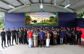 দস্যুমুক্ত হচ্ছে সুন্দরবন: র‍্যাবের অভিযানে ৪টি বাহিনীর ৫২ সদস্যের আত্মসমর্পণ