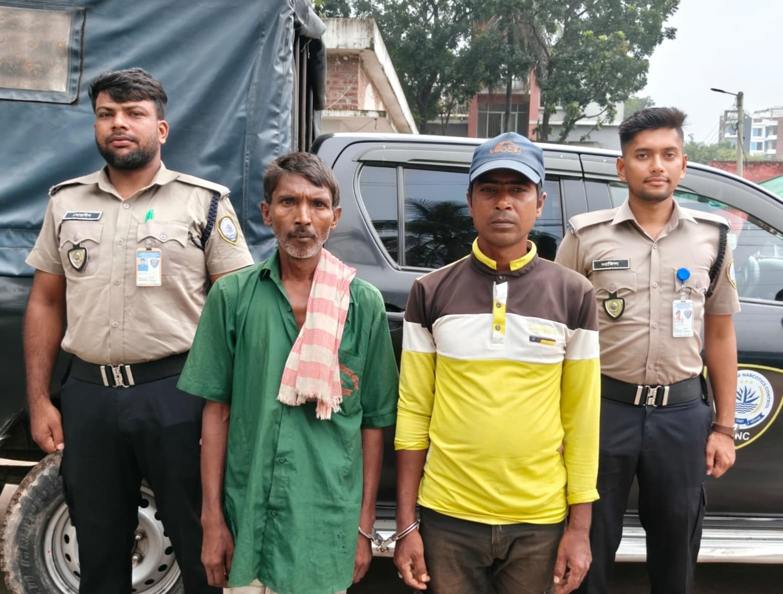 পাবনায় মাদকবিরোধী অভিযানে দুই মাদকসেবী আটক