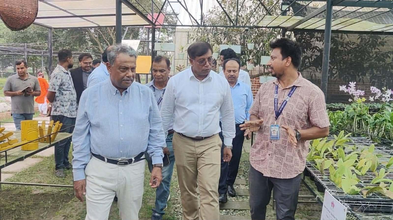 ঠাকুরগাঁওয়ে ইকো ইউনিভার্সিটি ও লোকায়ন জাদুঘর পরিদর্শন করলেন ইউজিসির চেয়ারম্যান