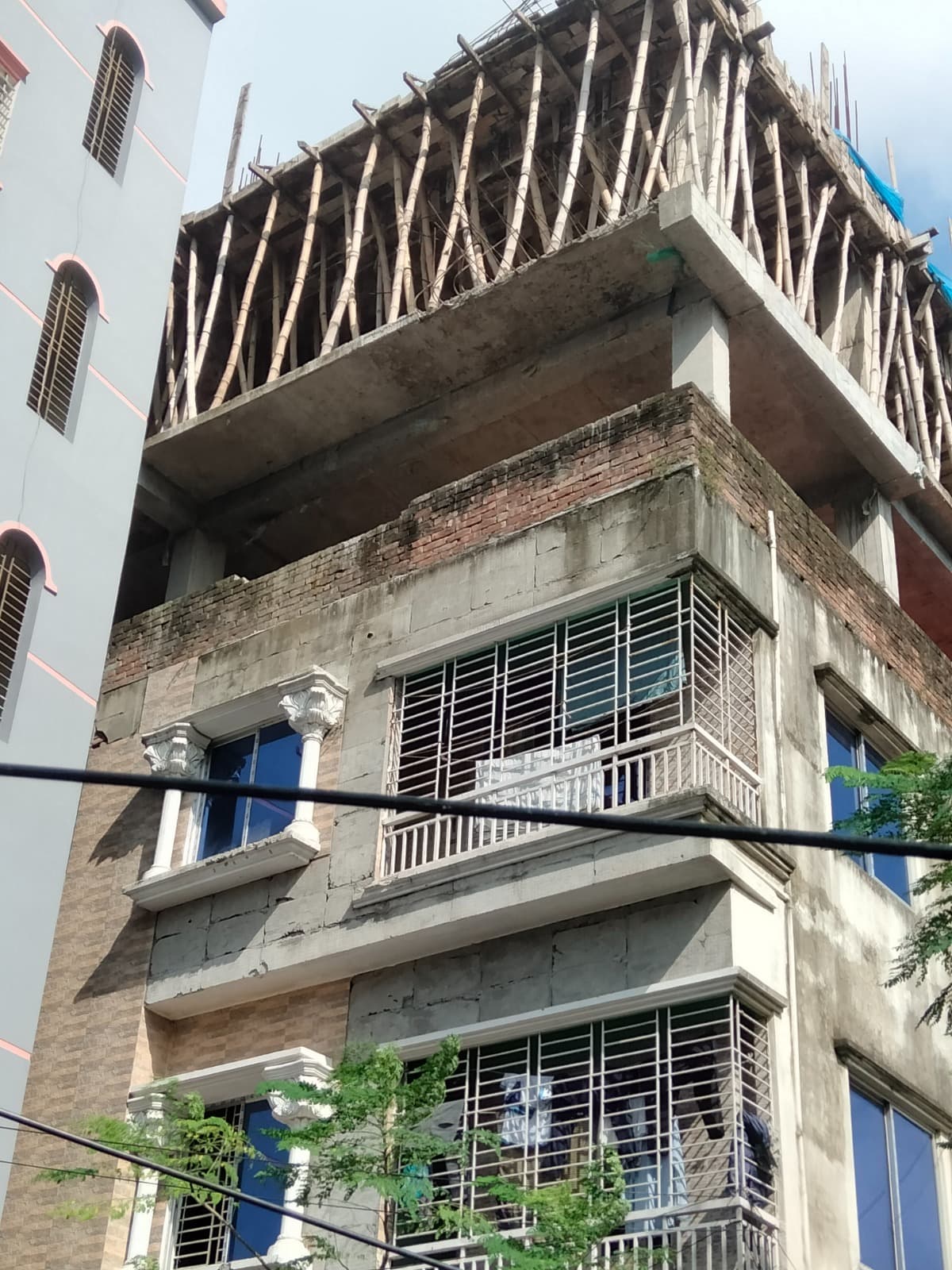 রাজউকের অনুমোদন কোথায়? মোল্লারটেকের ‘রফিক ভিলা’য় ৩ তলার পর আরও ২