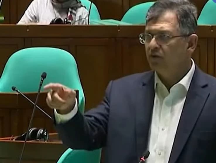 মাদকবিরোধী অভিযানে গ্রেপ্তার ১৮ হাজার, আইনশৃঙ্খলা পরিস্থিতির দৃশ্যমান উন্নতির দাবি স্বরাষ্ট্রমন্ত্রীর