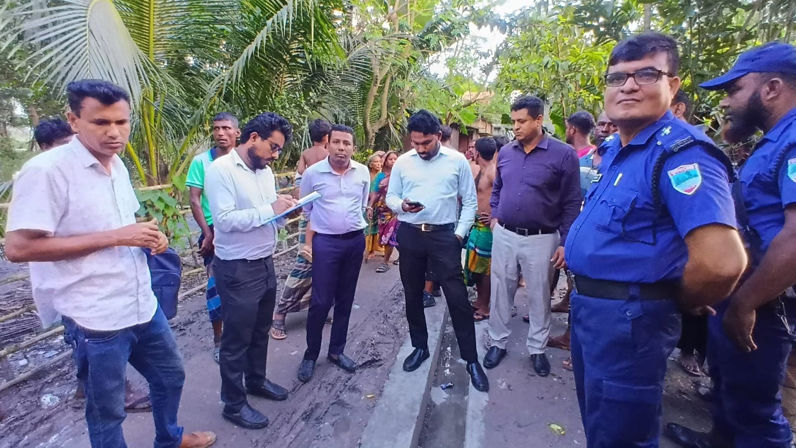 ডুমুরিয়ায় পুশবিরোধী অভিযান: ১০০ কেজি চিংড়ি জব্দ ও ১০ হাজার টাকা জরিমানা