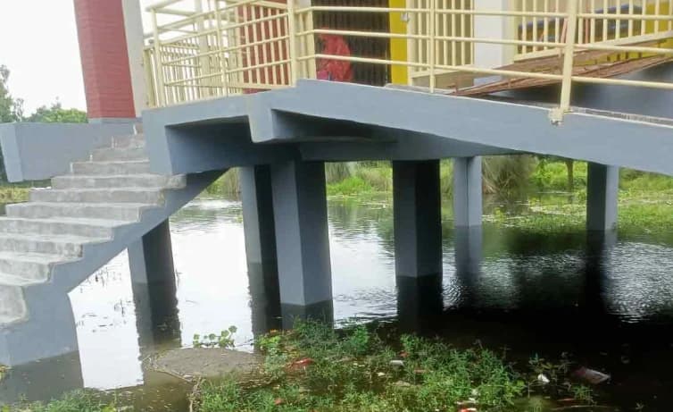 ঘরবাড়ি ডুবে পানিবন্দী ৫০ হাজার মানুষ, দিশেহারা দৌলতপুরের বাসিন্দাদের আর্তনাদ