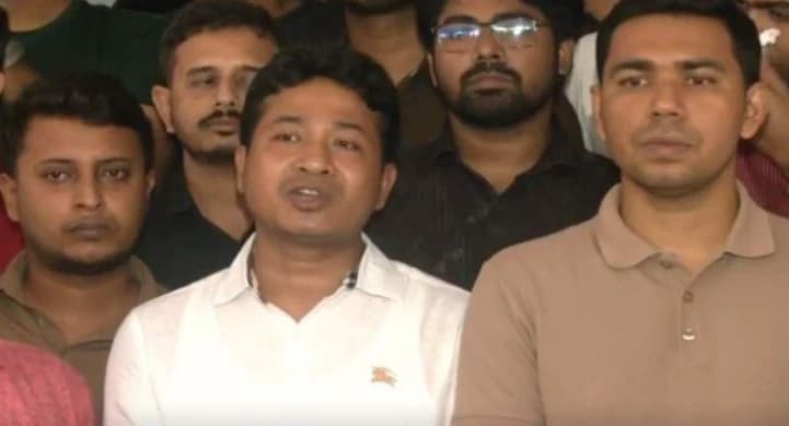 ‘এটি চরম ধৃষ্টতা!’ ডাকসুতে জিন্নাহর ছবি সরাতে ২৪ ঘণ্টার আল্টিমেটাম, উত্তপ্ত ঢাকা বিশ্ববিদ্যালয়