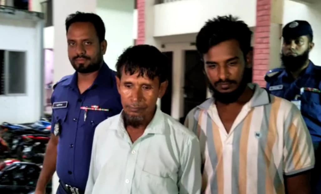রাজবাড়ীতে বিকাশ প্রতারক চক্রের ২ সদস্য গ্রেপ্তার, ২ লাখের বেশি টাকা ও মোবাইল উদ্ধার