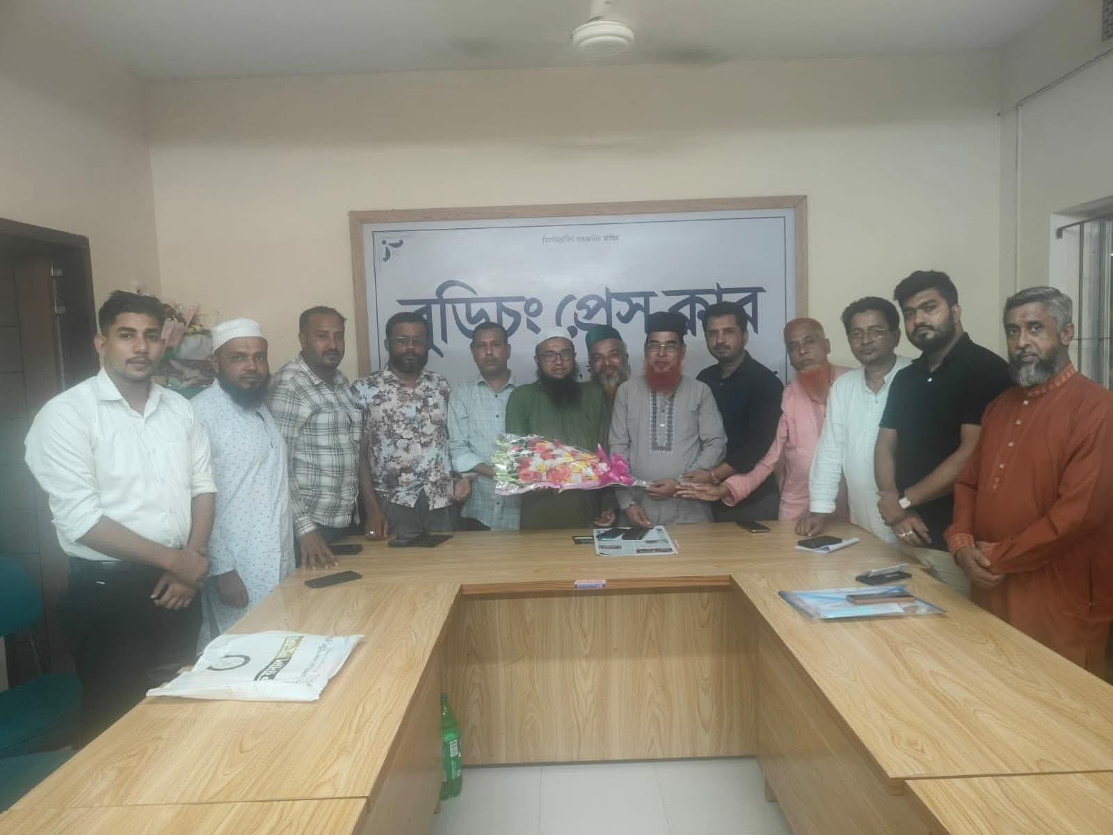 বুড়িচং প্রেসক্লাবের নবনির্বাচিত কমিটিকে শিক্ষাশক্তি ঐক্য পরিষদের ফুলেল শুভেচ্ছা