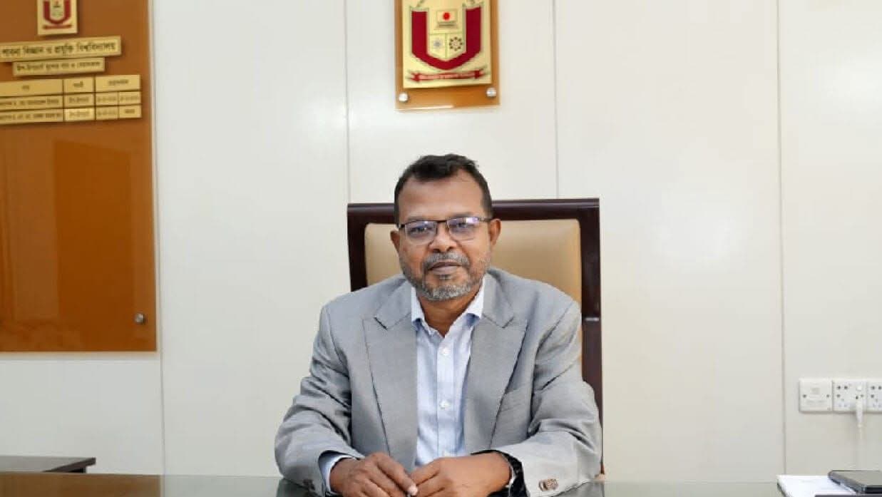 এআইটি অ্যালামনাই অ্যাওয়ার্ড পেলেন পাবিপ্রবির উপ-উপাচার্য অধ্যাপক ডা: মো: নজরুল ইসলাম