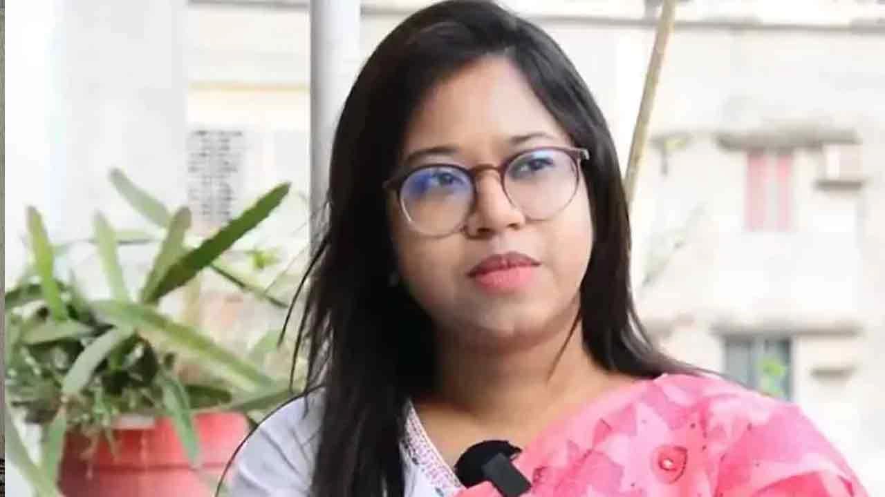 প্রিয়জনকে হারানোর কঠিন শোক, এনসিপি নেত্রী মনিরা শারমিনের বাবা আর নেই