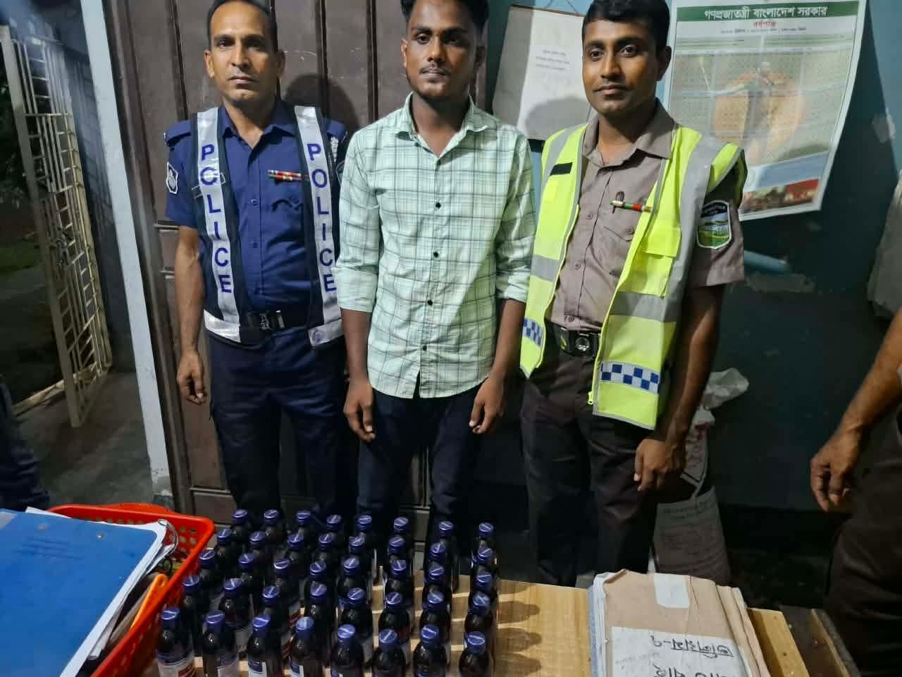 পূর্বধলায় ৪০ বোতল ফেনসিডিল সহ আটক ১  মো: সাখাওয়াত হোসেন মামুন 